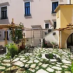 Amalfi Holiday House Rooms & Apartments