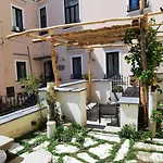Amalfi Holiday House Rooms & Apartments